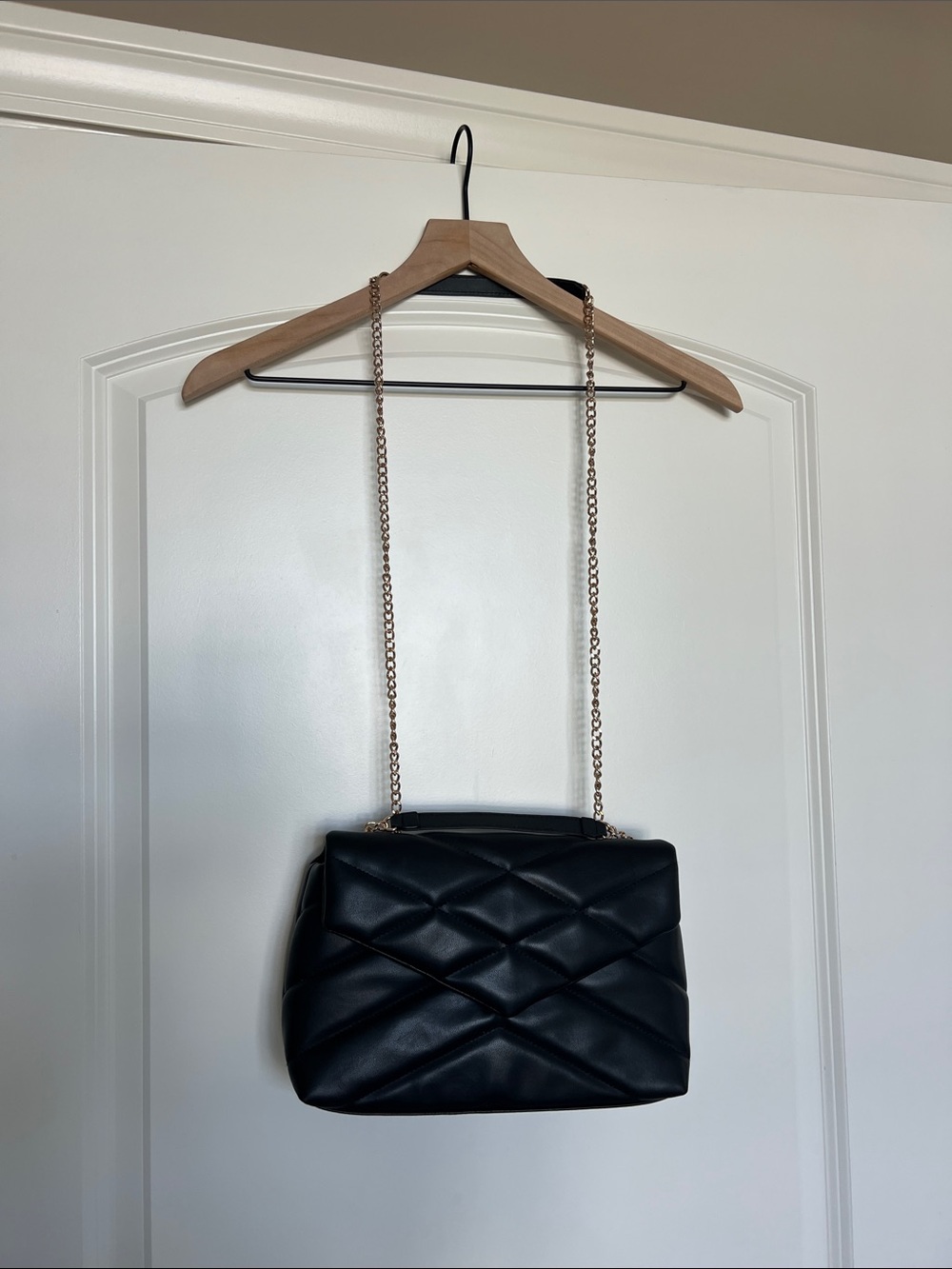 Black purse with adjustable strap - Picture 2 of 7